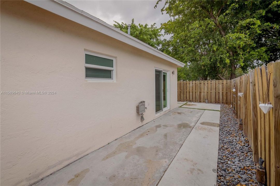 Active With Contract: $3,800 (3 beds, 2 baths, 1409 Square Feet)