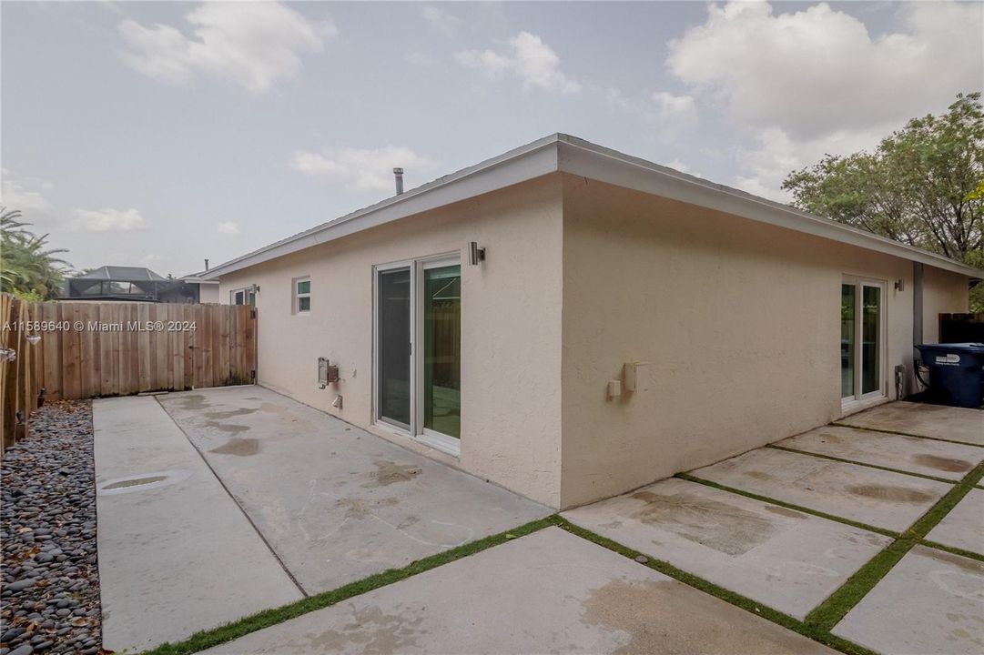 For Rent: $3,800 (3 beds, 2 baths, 1409 Square Feet)