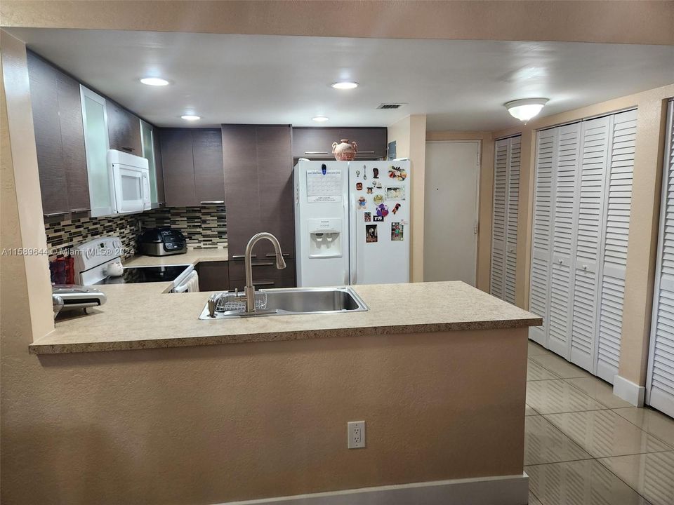 Activo con contrato: $275,000 (2 camas, 2 baños, 982 Pies cuadrados)