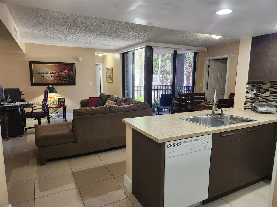Recently Sold: $275,000 (2 beds, 2 baths, 982 Square Feet)