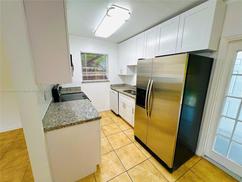 For Sale: $445,000 (3 beds, 1 baths, 968 Square Feet)