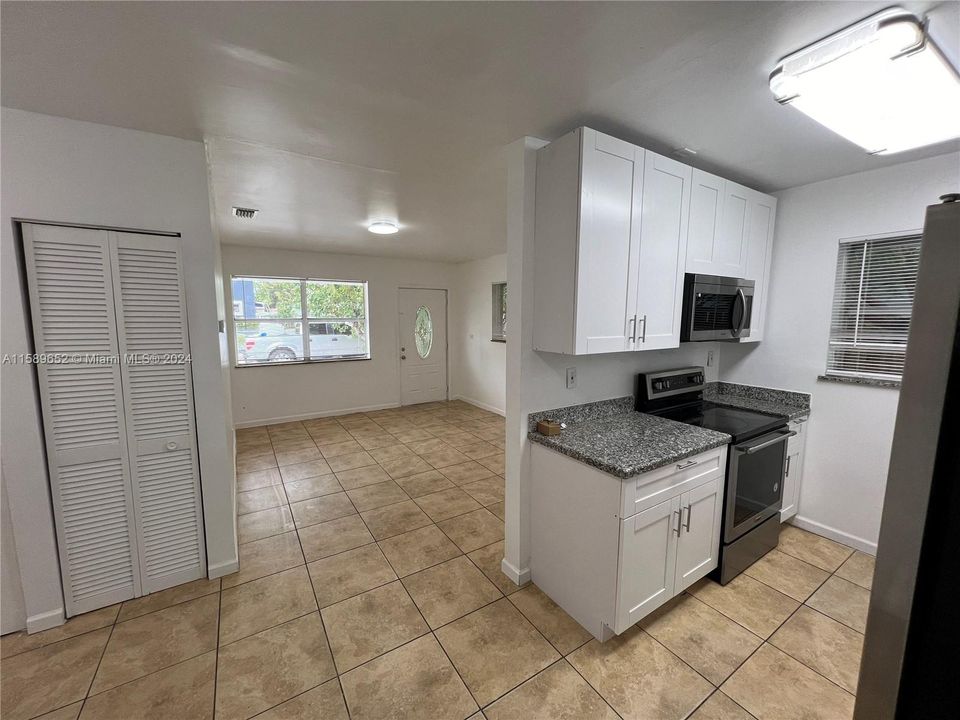 For Sale: $445,000 (3 beds, 1 baths, 968 Square Feet)