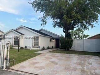 Recently Rented: $2,900 (3 beds, 1 baths, 1177 Square Feet)