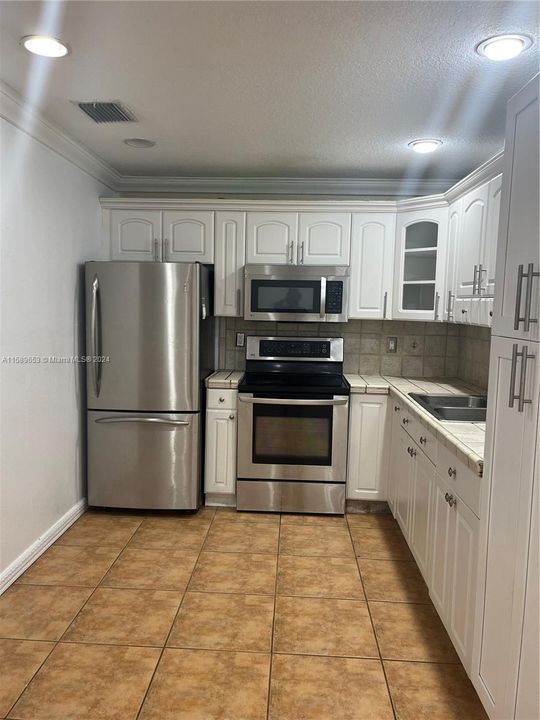 Recently Rented: $2,900 (3 beds, 1 baths, 1177 Square Feet)