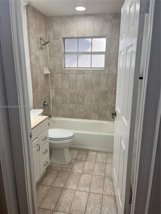 Recently Rented: $2,900 (3 beds, 1 baths, 1177 Square Feet)