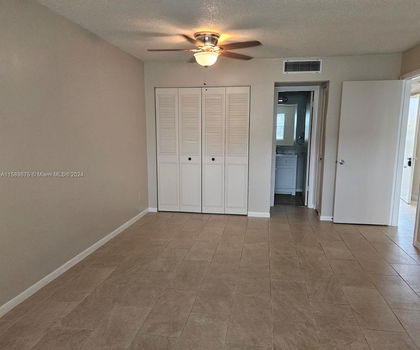 For Sale: $146,000 (1 beds, 1 baths, 702 Square Feet)