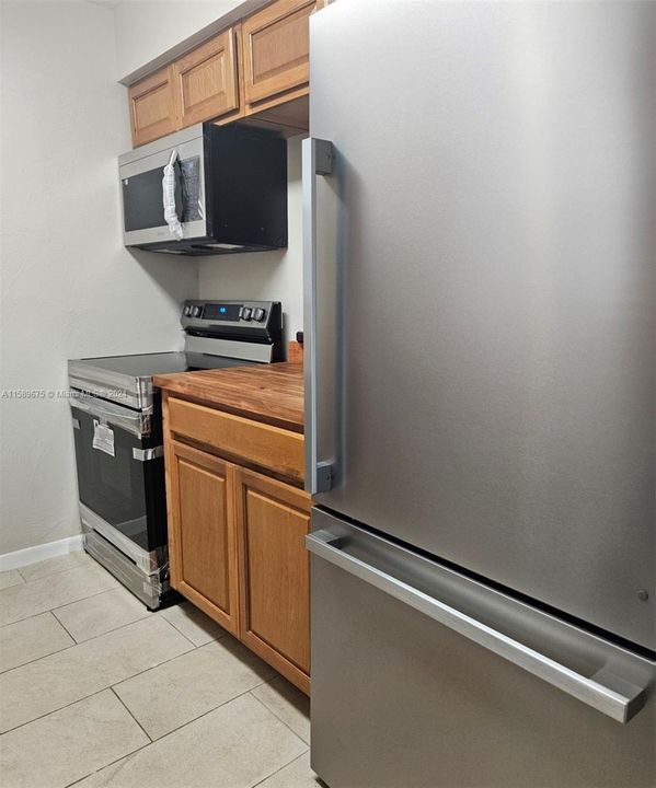 For Sale: $146,000 (1 beds, 1 baths, 702 Square Feet)