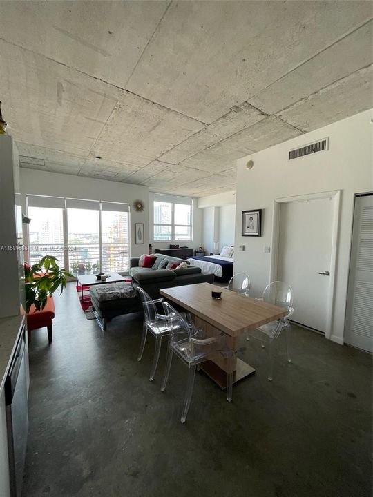 For Sale: $359,000 (1 beds, 1 baths, 651 Square Feet)