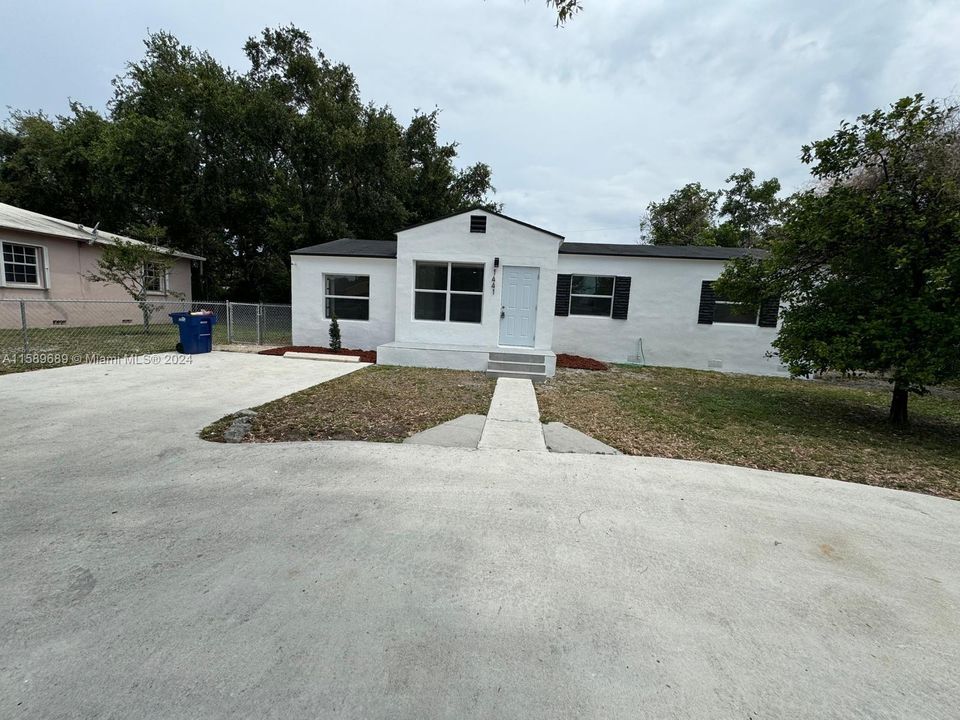 For Sale: $529,900 (4 beds, 2 baths, 1369 Square Feet)