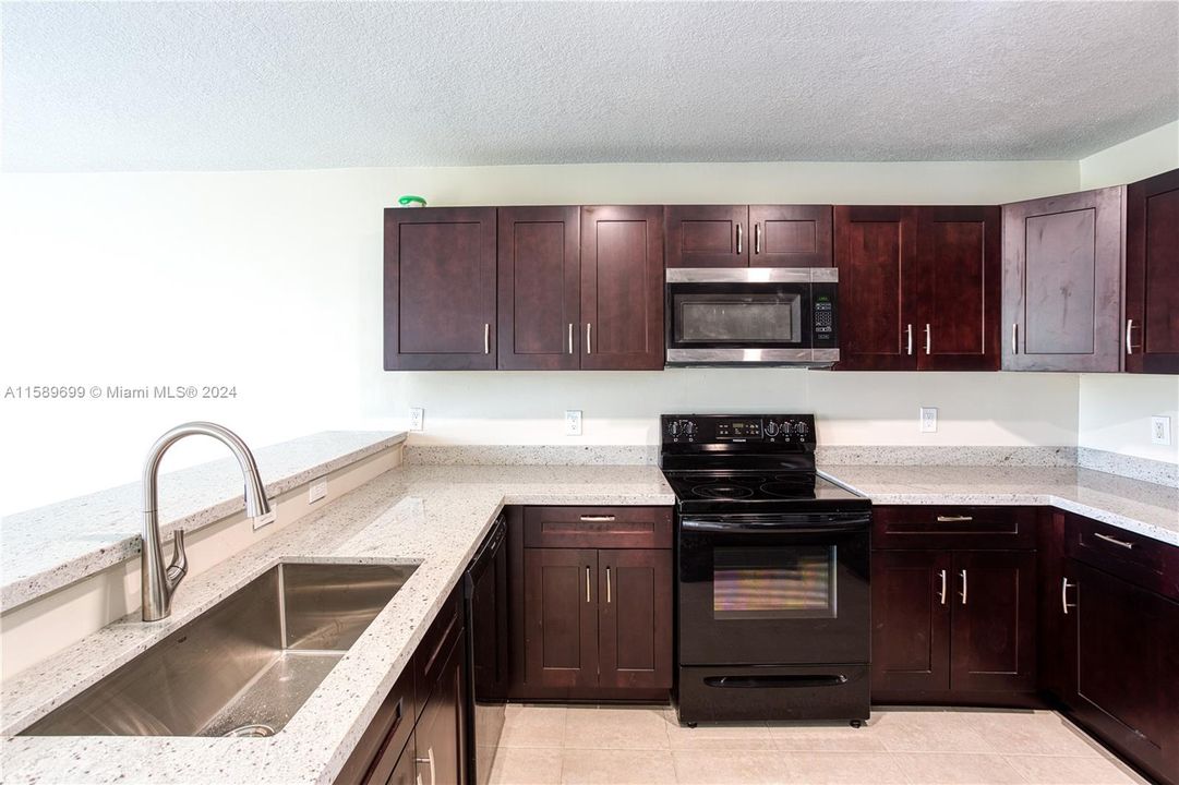 Active With Contract: $3,300 (3 beds, 2 baths, 1689 Square Feet)