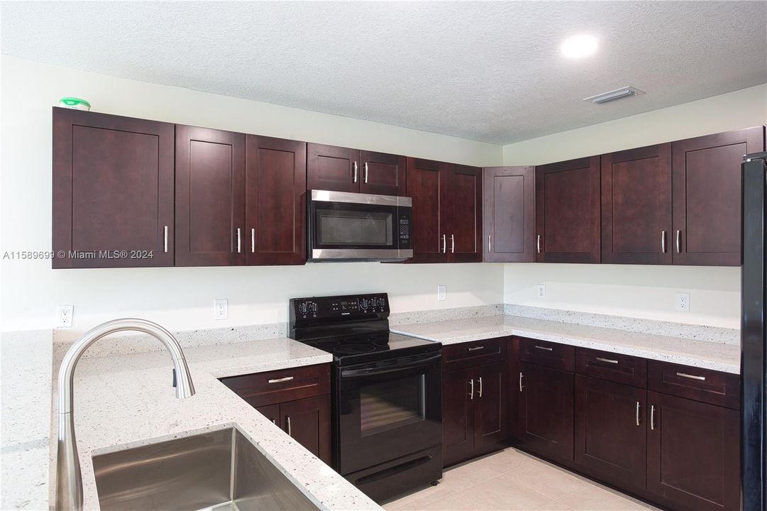 Active With Contract: $3,300 (3 beds, 2 baths, 1689 Square Feet)
