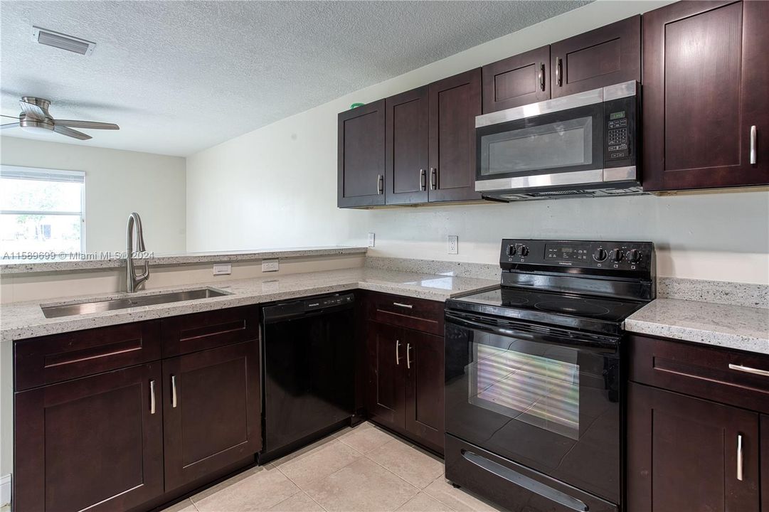 Active With Contract: $3,300 (3 beds, 2 baths, 1689 Square Feet)