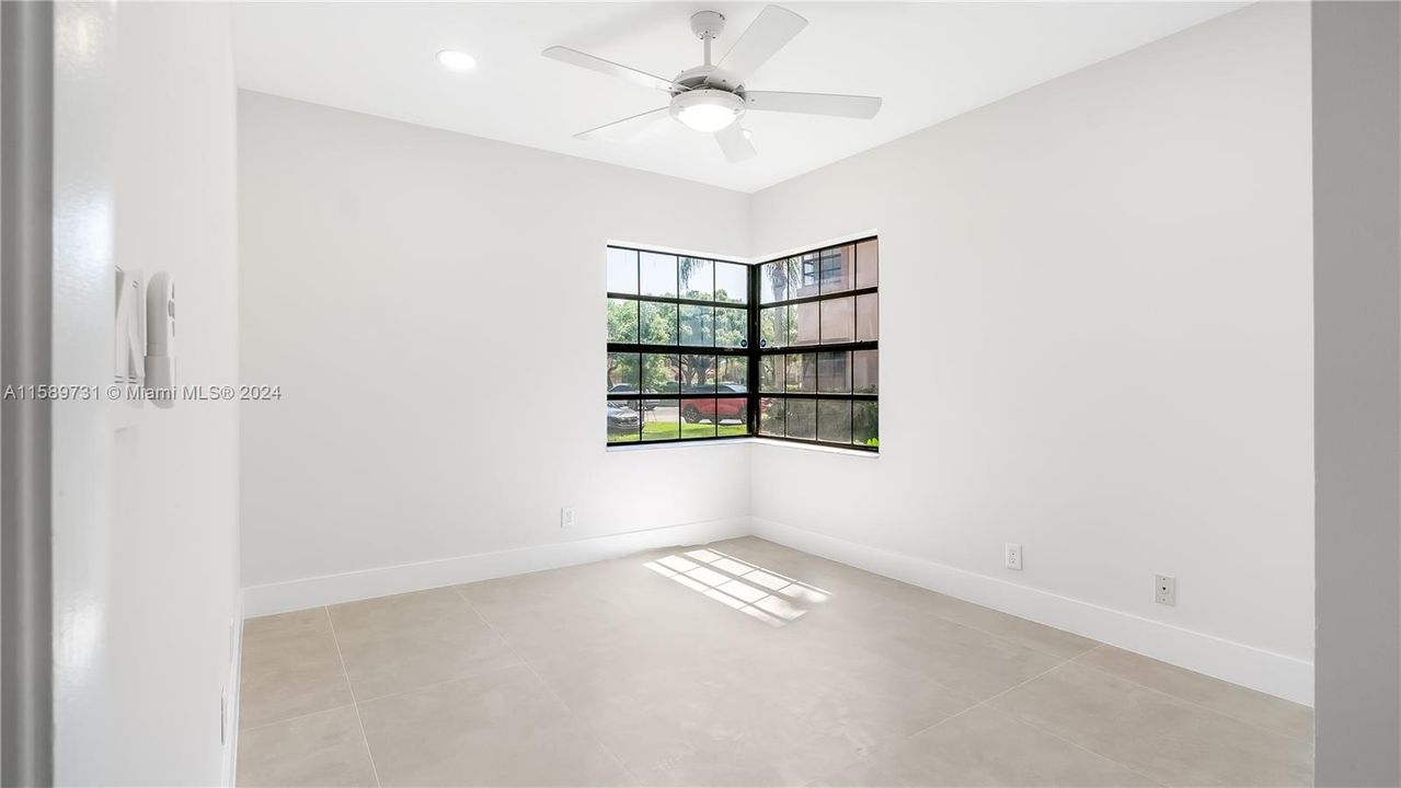 Active With Contract: $3,000 (3 beds, 2 baths, 1120 Square Feet)