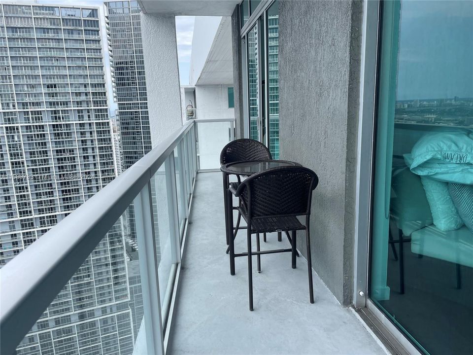 For Rent: $3,500 (1 beds, 1 baths, 893 Square Feet)