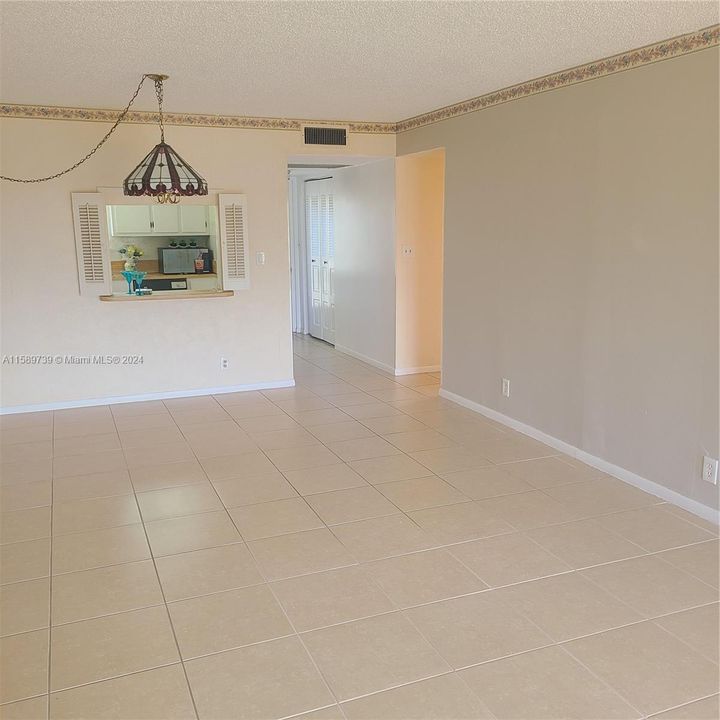 For Sale: $185,000 (2 beds, 2 baths, 1015 Square Feet)