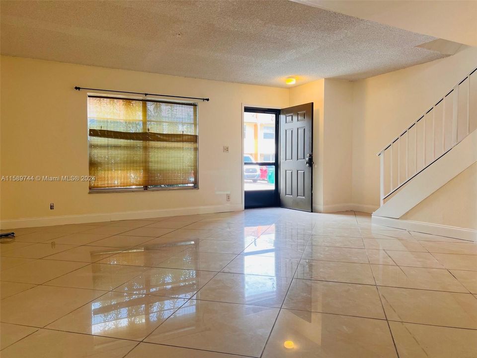 For Rent: $2,799 (3 beds, 2 baths, 1420 Square Feet)