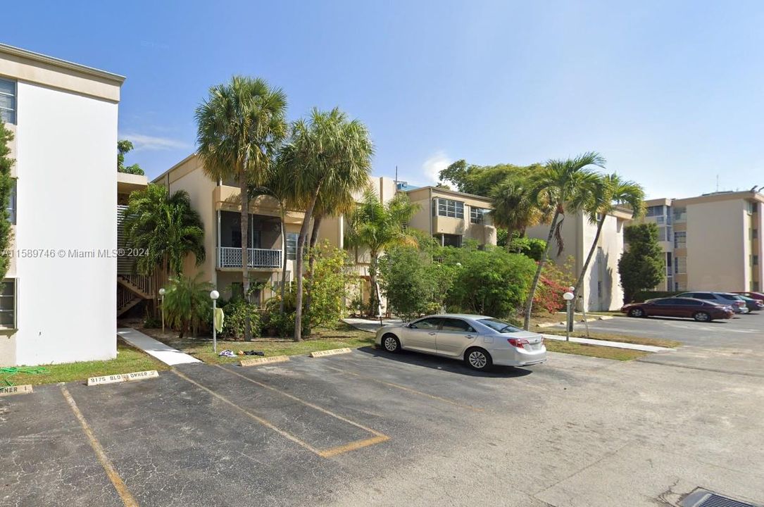 Active With Contract: $200,000 (1 beds, 1 baths, 810 Square Feet)