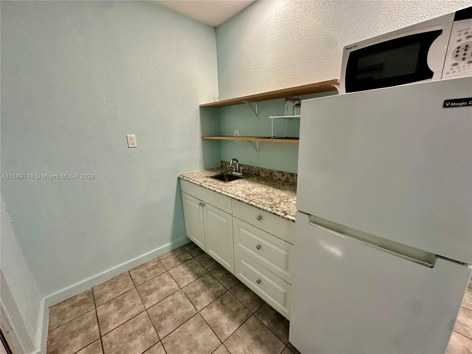 For Rent: $1,100 (0 beds, 1 baths, 1152 Square Feet)