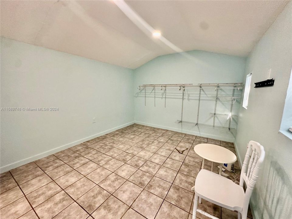 For Rent: $1,100 (0 beds, 1 baths, 1152 Square Feet)