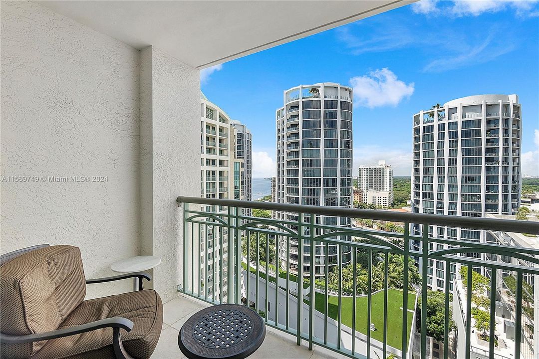 Active With Contract: $6,500 (1 beds, 1 baths, 936 Square Feet)