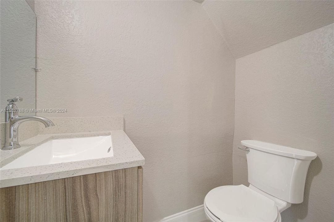 Недавно арендовано: $2,400 (2 спален, 1 ванн, 860 Квадратных фут)