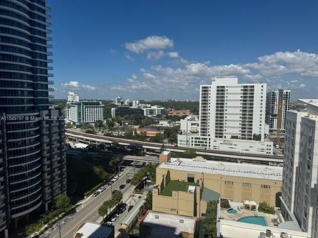 Active With Contract: $2,890 (1 beds, 1 baths, 814 Square Feet)