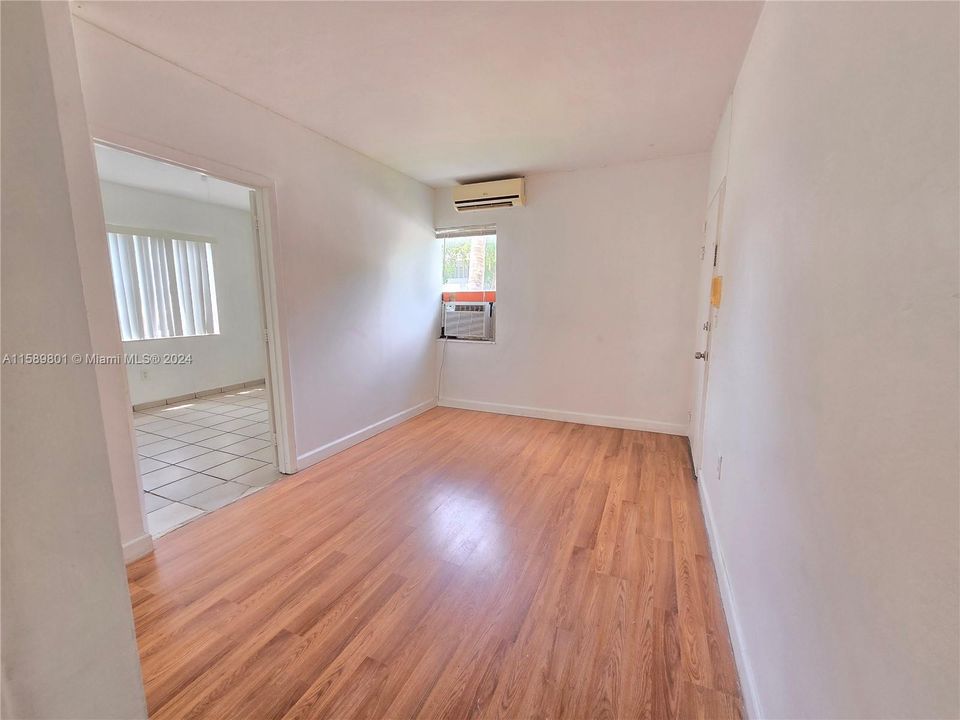 For Sale: $179,000 (1 beds, 1 baths, 592 Square Feet)