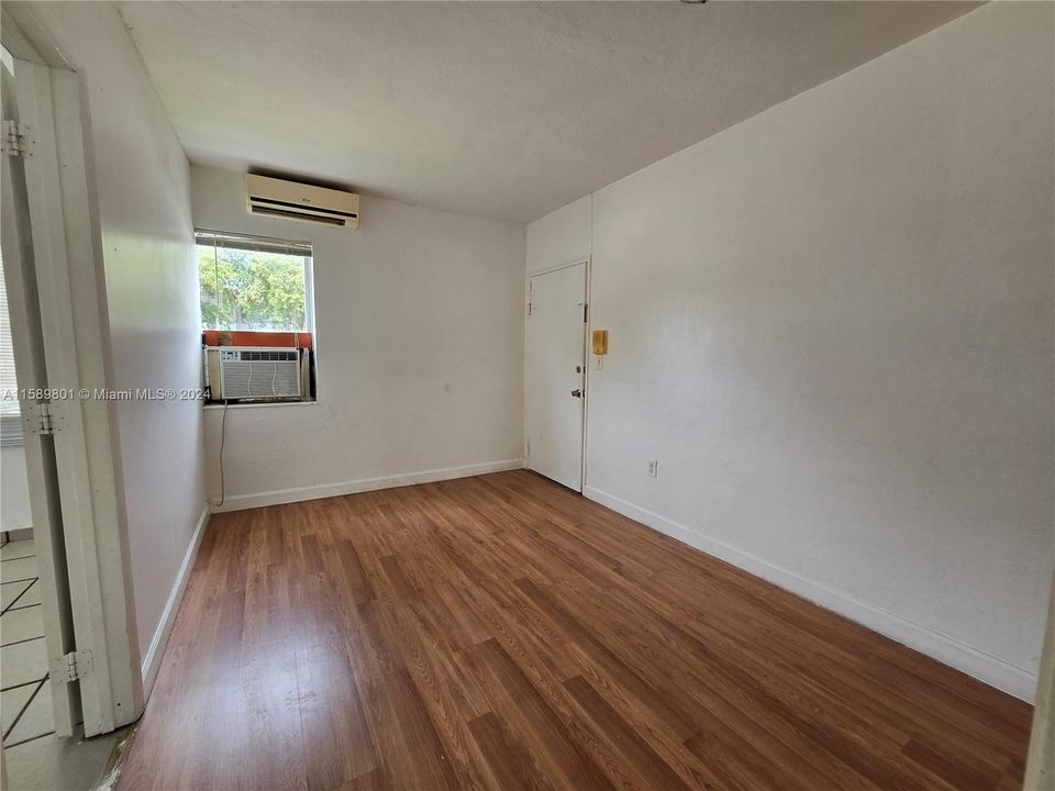 For Sale: $179,000 (1 beds, 1 baths, 592 Square Feet)