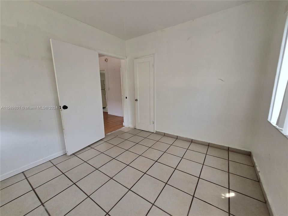 For Sale: $179,000 (1 beds, 1 baths, 592 Square Feet)