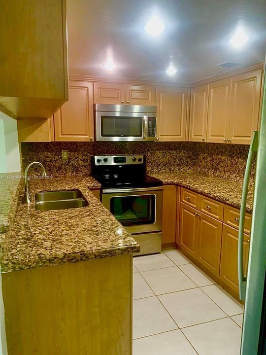 For Rent: $2,495 (2 beds, 2 baths, 1132 Square Feet)