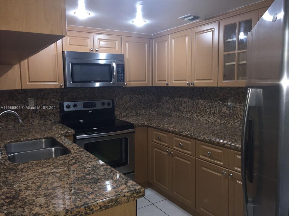 For Rent: $2,495 (2 beds, 2 baths, 1132 Square Feet)