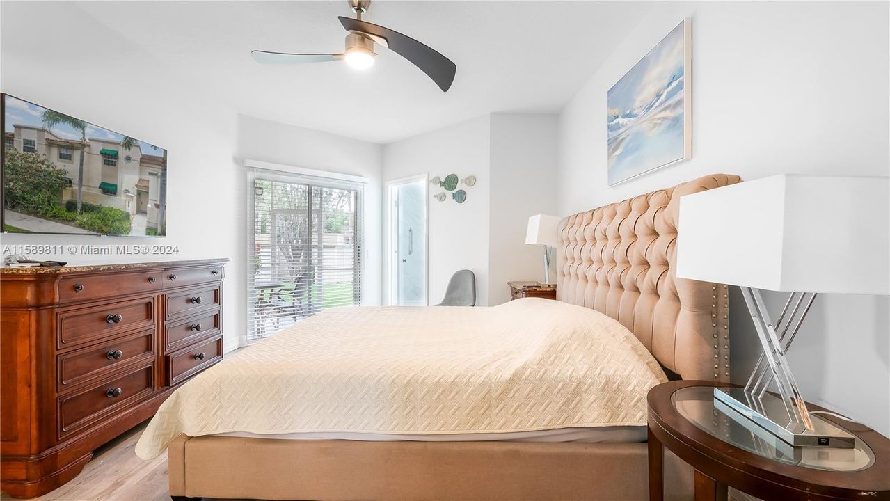 Recently Rented: $3,200 (2 beds, 2 baths, 1090 Square Feet)