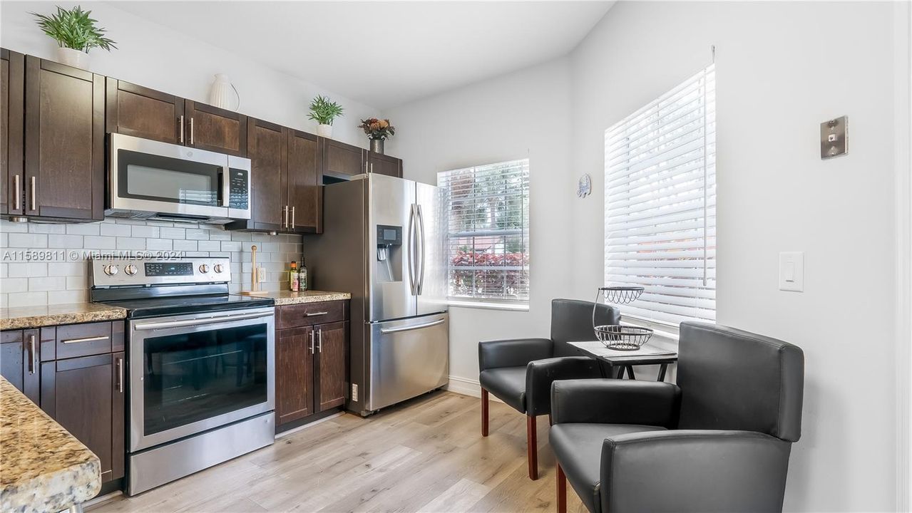 Recently Rented: $3,200 (2 beds, 2 baths, 1090 Square Feet)