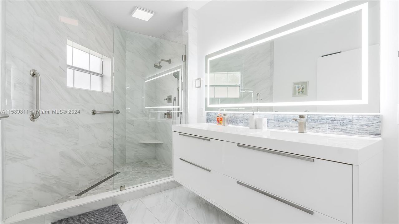 Recently Rented: $3,200 (2 beds, 2 baths, 1090 Square Feet)