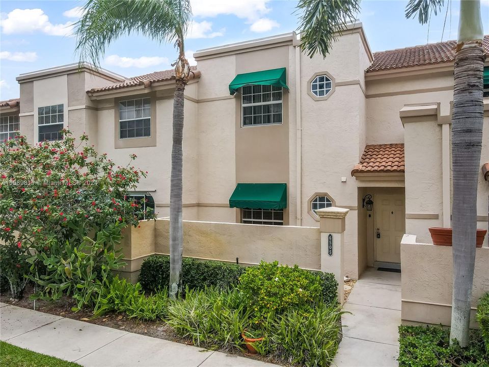 Recently Rented: $3,200 (2 beds, 2 baths, 1090 Square Feet)