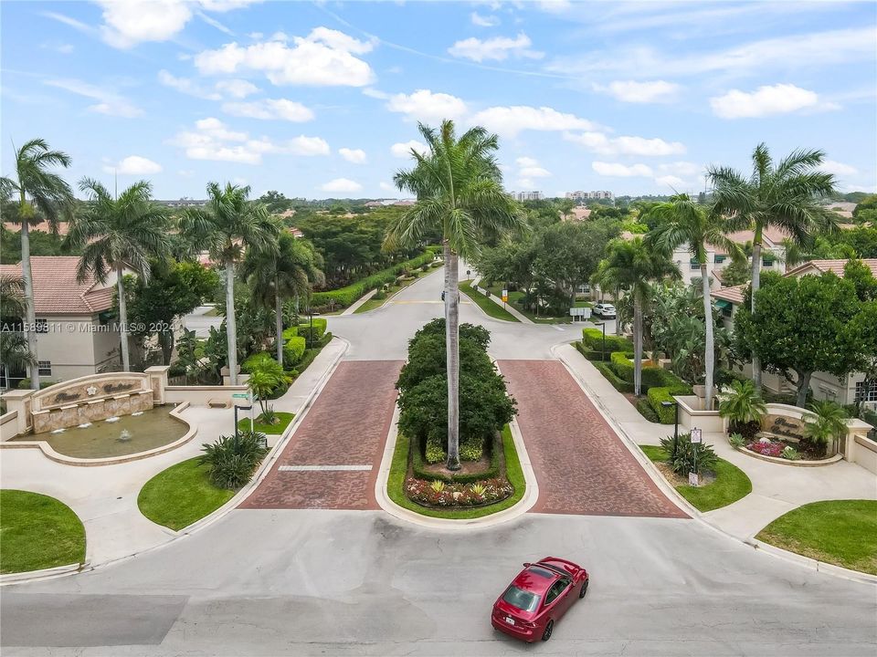 Recently Rented: $3,200 (2 beds, 2 baths, 1090 Square Feet)