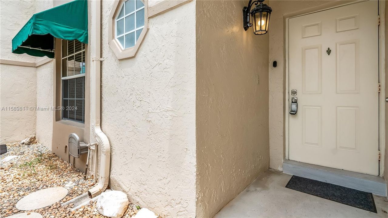 Recently Rented: $3,200 (2 beds, 2 baths, 1090 Square Feet)