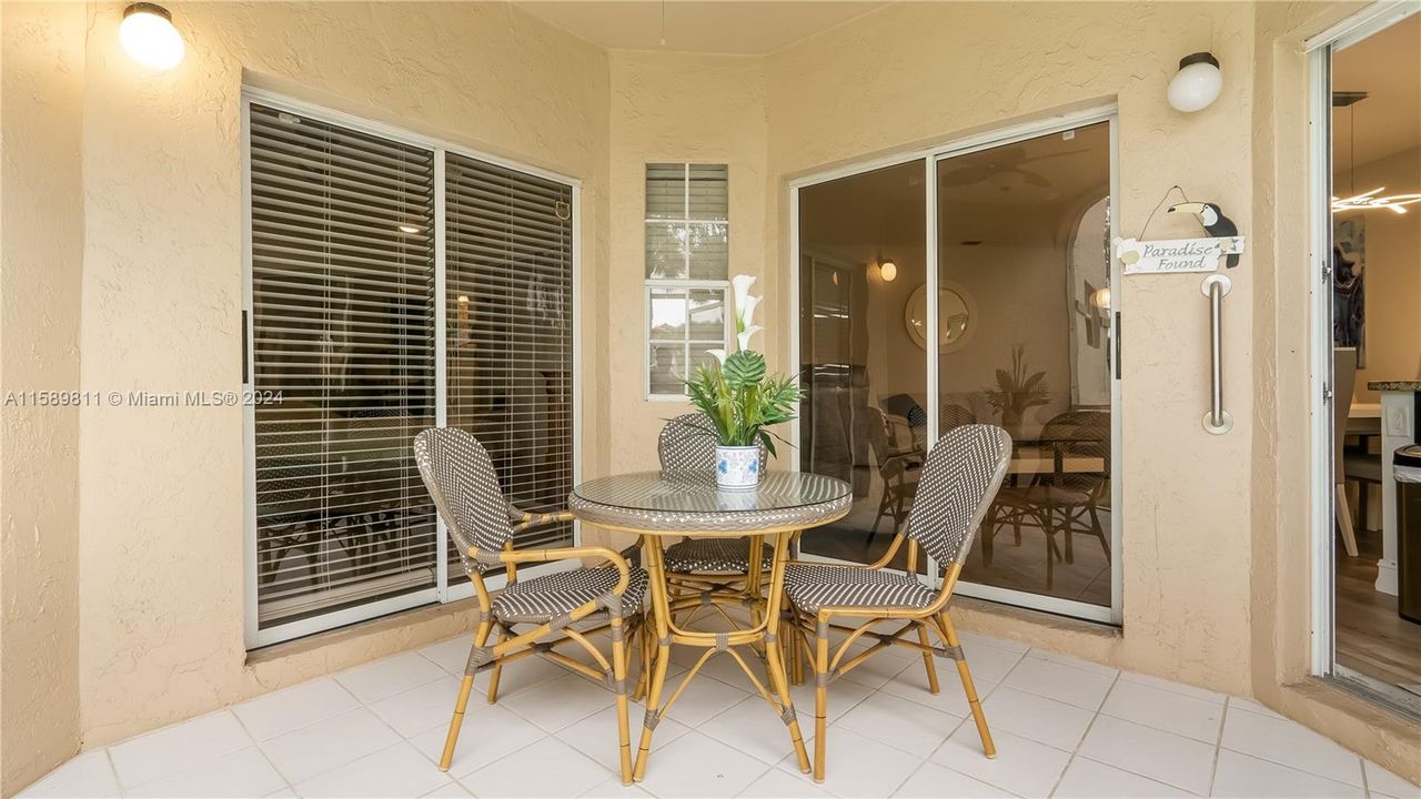 Recently Rented: $3,200 (2 beds, 2 baths, 1090 Square Feet)