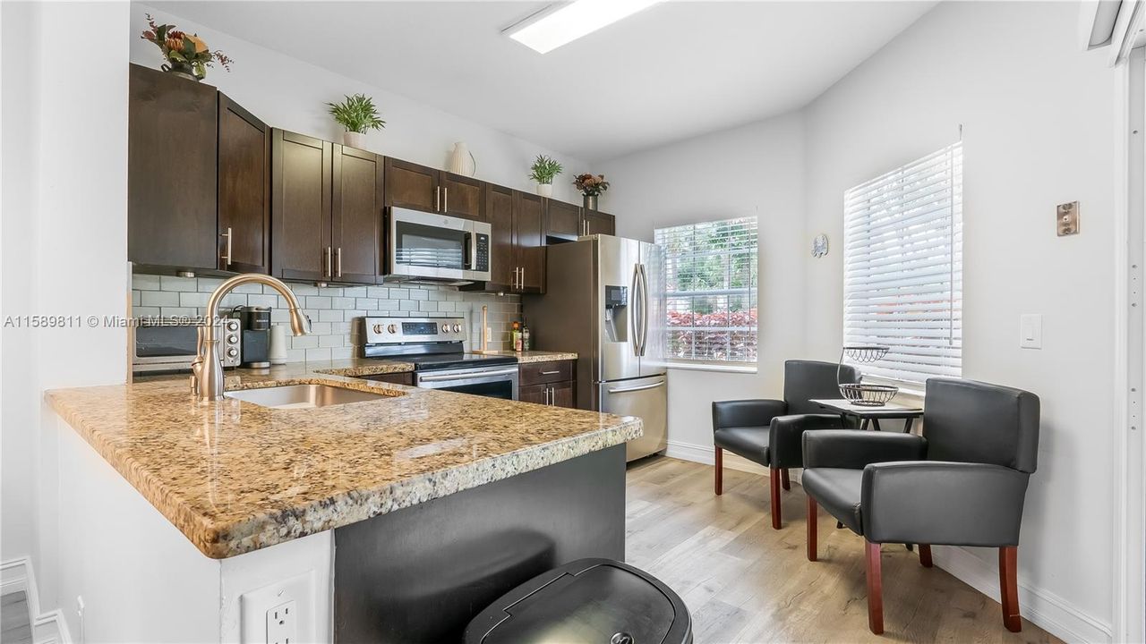 Recently Rented: $3,200 (2 beds, 2 baths, 1090 Square Feet)