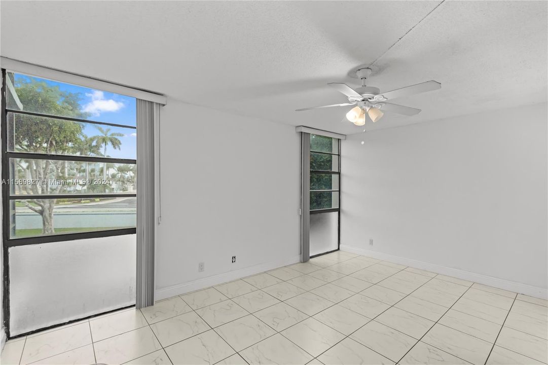 Active With Contract: $269,000 (2 beds, 2 baths, 1083 Square Feet)