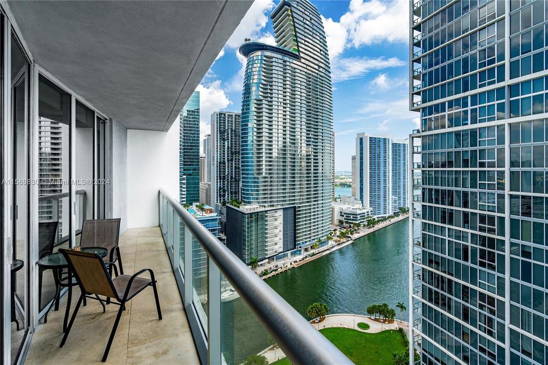 Active With Contract: $5,500 (1 beds, 1 baths, 898 Square Feet)