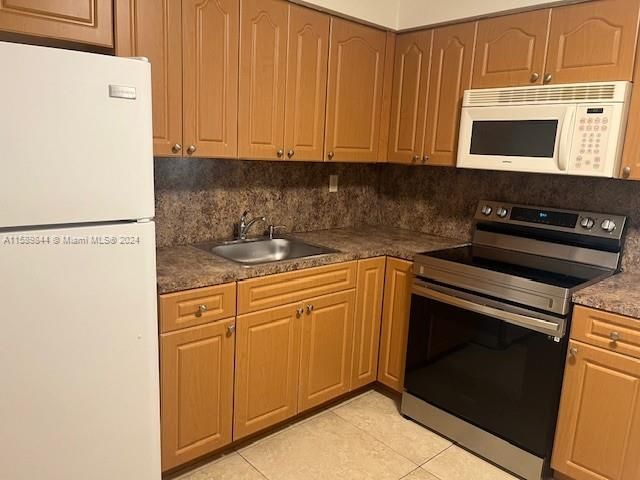Active With Contract: $2,200 (2 beds, 1 baths, 0 Square Feet)