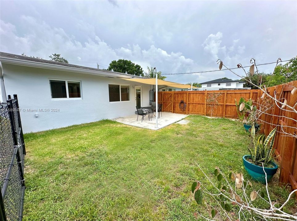 For Rent: $3,100 (3 beds, 2 baths, 1121 Square Feet)