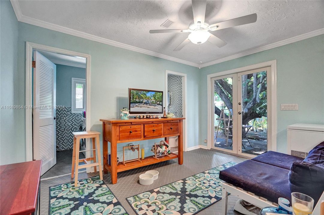 For Sale: $1,150,000 (3 beds, 2 baths, 2104 Square Feet)