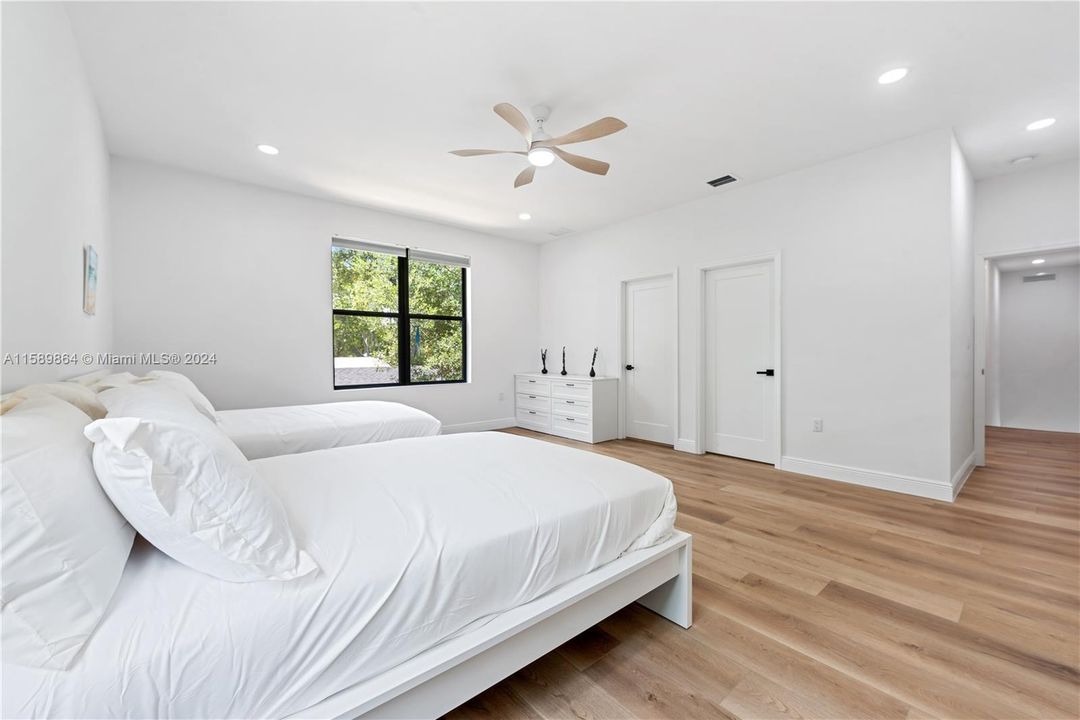 Recently Rented: $3,995 (3 beds, 3 baths, 3784 Square Feet)