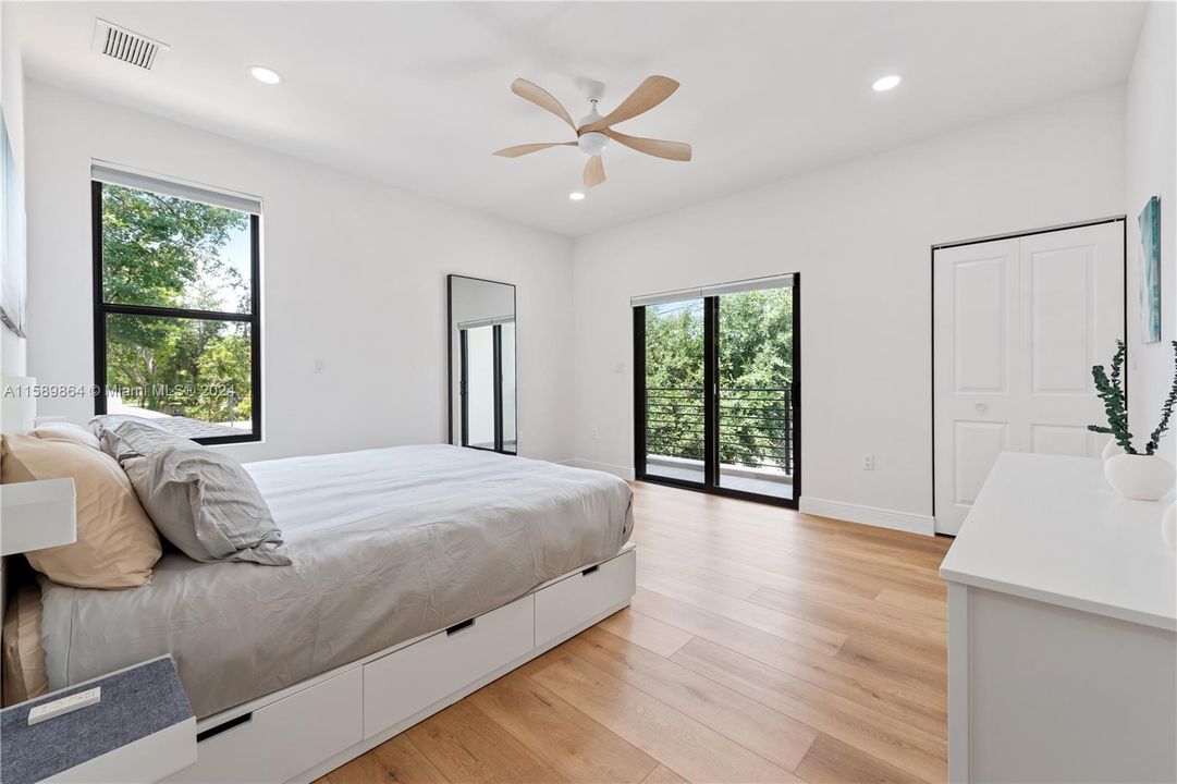 Recently Rented: $3,995 (3 beds, 3 baths, 3784 Square Feet)