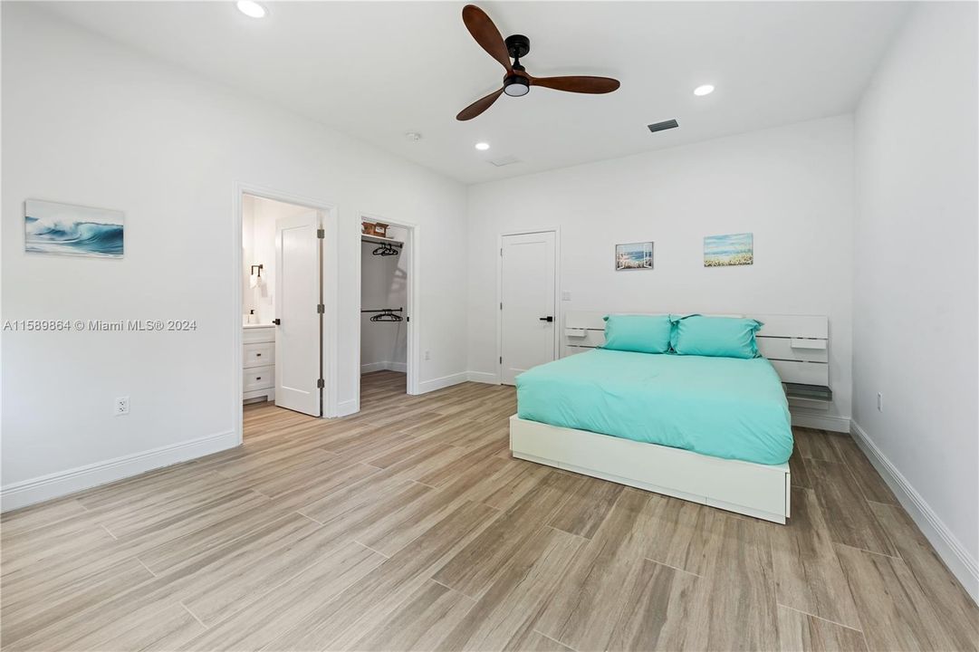 Recently Rented: $3,995 (3 beds, 3 baths, 3784 Square Feet)