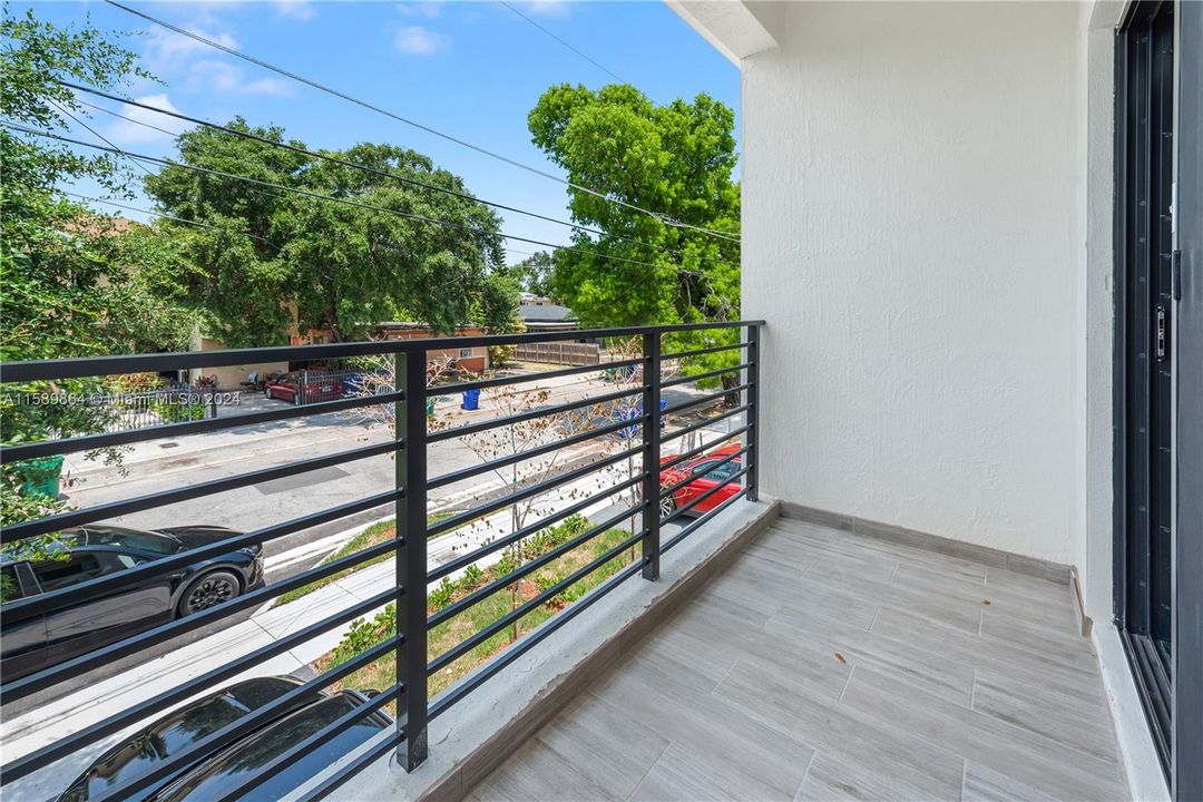 Recently Rented: $3,995 (3 beds, 3 baths, 3784 Square Feet)