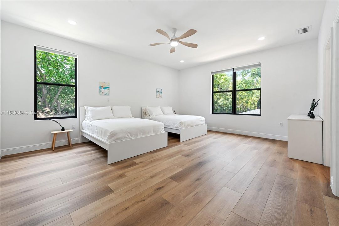 Recently Rented: $3,995 (3 beds, 3 baths, 3784 Square Feet)