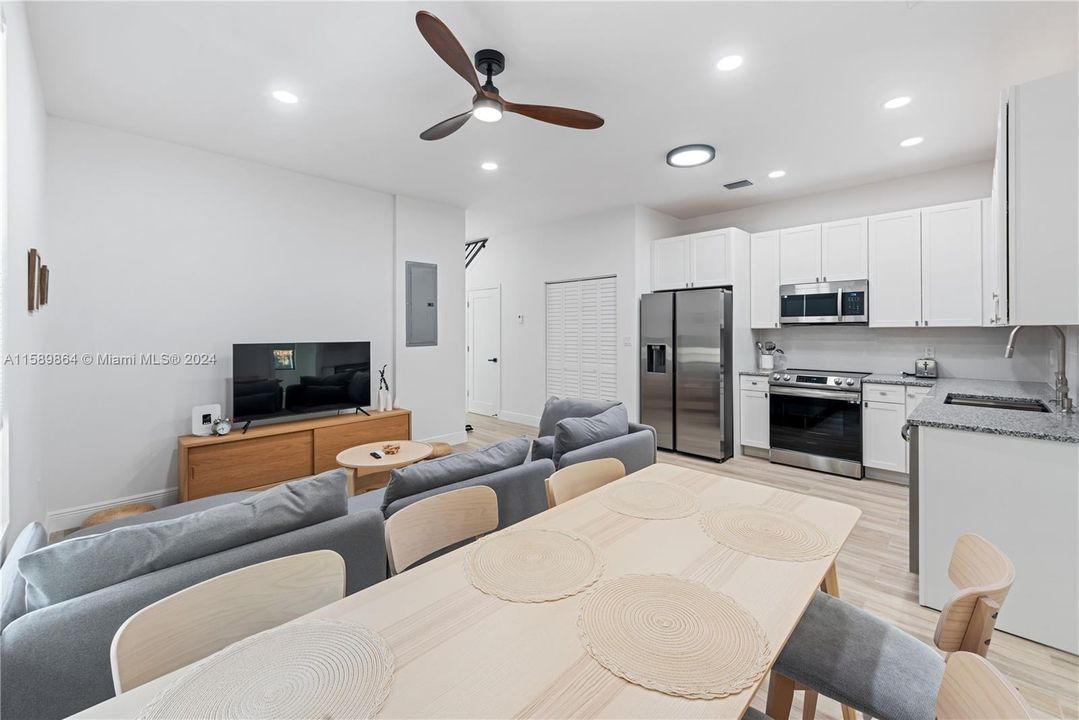 Recently Rented: $3,995 (3 beds, 3 baths, 3784 Square Feet)